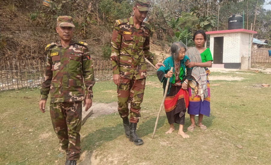 সিন্দুকছড়ি সেনা জোনের উদ্যোগে দুর্গম পাহাড়ে মেডিকেল ক্যাম্প, চিকিৎসা পেলেন ২৬৮ রোগী