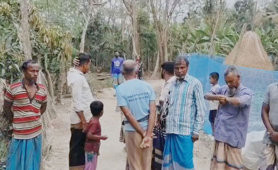 কলাপাড়ায় ধর্ষণ চেষ্টায় সালিস বৈঠক, ৫০ জুতার বাড়ি ও ৫ হাজারে সমঝোতা