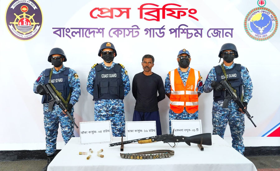 সুন্দরবন থেকে অস্ত্রসহ করিম শরীফ বাহিনীর সদস্য আটক