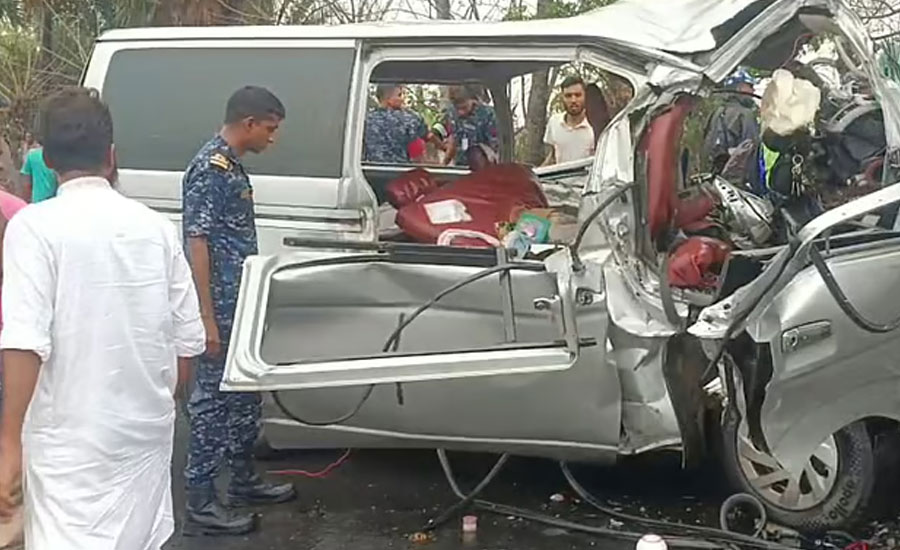 বাগেরহাটে বাসের সঙ্গে মাইক্রোবাসের সংঘর্ষে বর–কনেসহ ১৩ জন নিহত