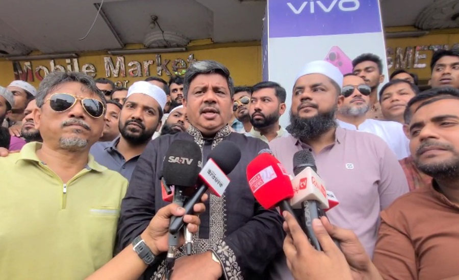 ঈদযাত্রা নির্বিঘ্ন করতে চান্দনা-চৌরাস্তায় ১০০ স্বেচ্ছাসেবী, কার্যক্রম পরিদর্শনে সিটি প্রশাসক শওকত সরকার