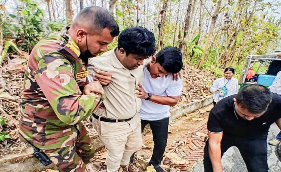 সাজেকে পর্যটকবাহী সিএনজি দুর্ঘটনা: সেনাবাহিনীর তৎপরতায় আহত পর্যটক উদ্ধার