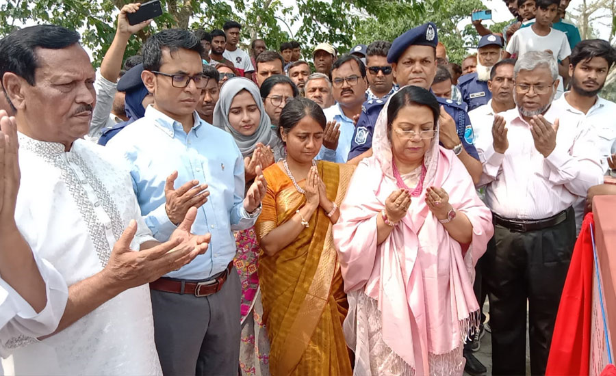 দৌলতপুরে খাল খননের শুভ উদ্বোধন করলেন-বেসকারি বিমান ও পর্যটন মন্ত্রী: আফরোজা খানম রিতা