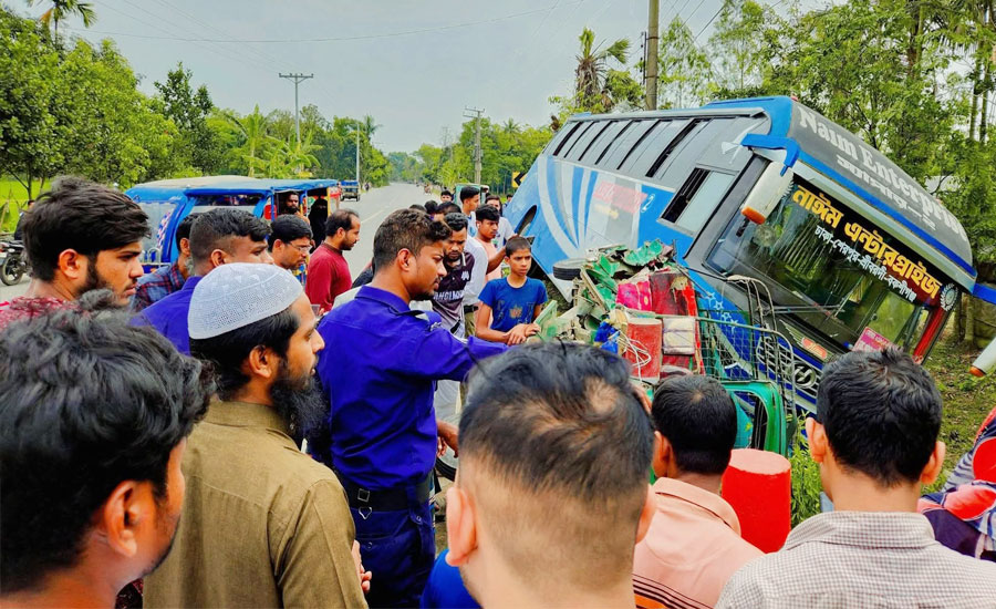 শেরপুরের নকলায় সড়ক দুর্ঘটনায় একই পরিবারের নিহত ১, আহত ৩