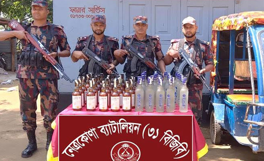 দুর্গাপুর সীমান্তে বিজিবি‘র অভিযান ৫০ বোতল ভারতীয় মদ আটক