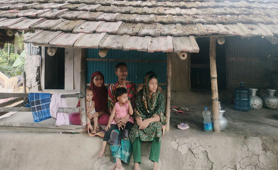 স্বামীকে সুস্থ করতে কন্যা সন্তান বিক্রি করতে চান মা