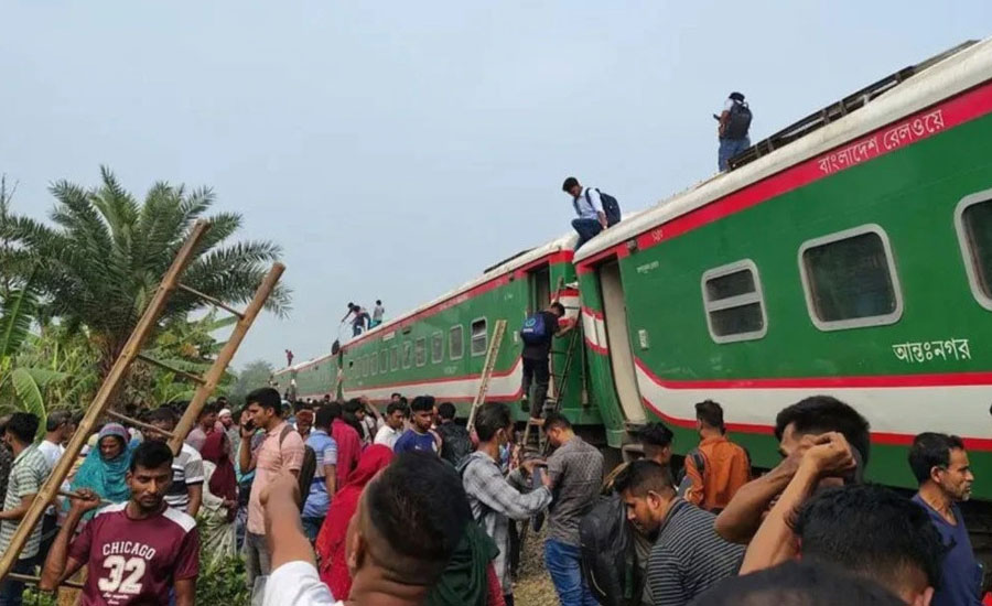 নীলসাগর এক্সপ্রেস লাইনচ্যুত, ঢাকার সঙ্গে উত্তরবঙ্গের রেলযোগাযোগ বন্ধ