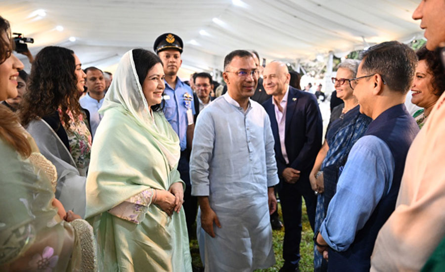 যমুনায় ঈদ শুভেচ্ছা বিনিময়ে প্রধানমন্ত্রী