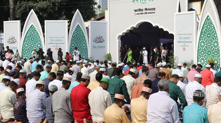 জাতীয় ঈদগাহে ঈদুল ফিতরের প্রধান জামাত অনুষ্ঠিত