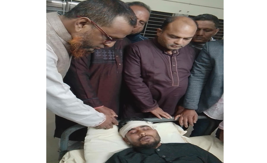রাজারহাটে এনসিপি ও আওয়ামী-লীগ এর যৌথ হামলায় বিএনপি নেতা গুরুতর আহত 