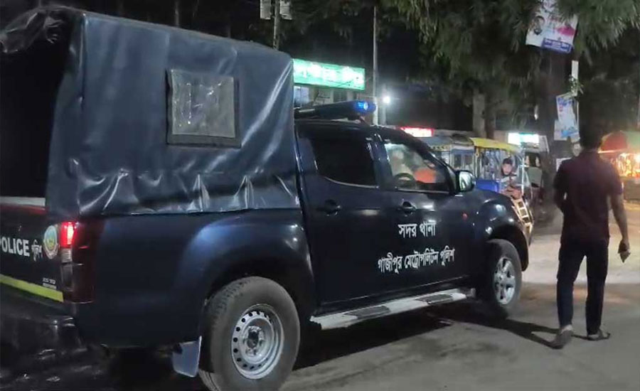 গাজীপুরে পৃথক সড়ক দুর্ঘটনা: বাসচাপায় পুলিশ সদস্যের পা বিচ্ছিন্ন, নিহত ১ নারী