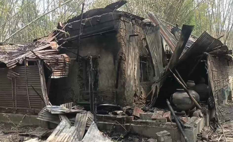 বগুড়ায় স্বেচ্ছাসেবকলীগ নেতা আত্মগোপনে, তার বাড়িতে আগুন