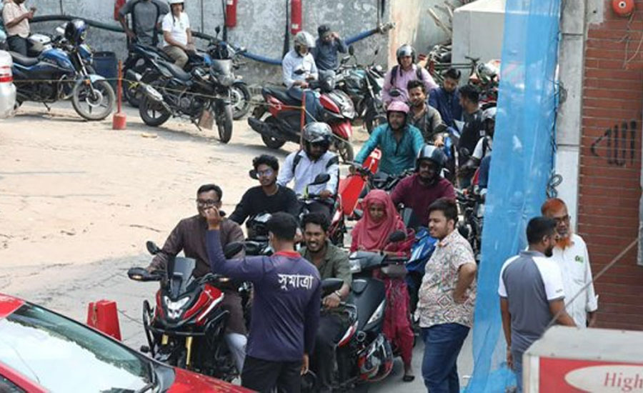 তেল সংকট: ইচ্ছেমতো ভাড়া দাবি রাইড শেয়ারিং চালকদের