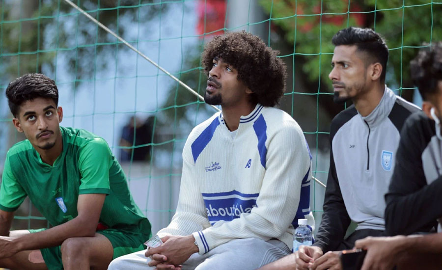 ভিয়েতনামে দলের সঙ্গে যোগ দিলেন হামজা