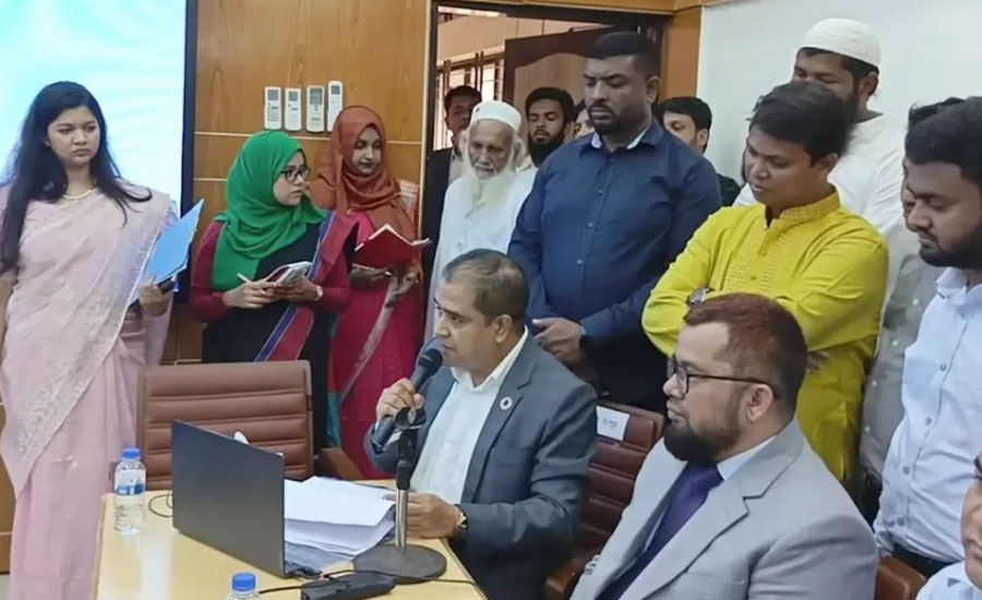 দুই মিনিটের বক্তব্যে মন্ত্রীকে অর্ধশতাধিক বার ‘স্যার’ সম্বোধন ডিসির, ভিডিও ভাইরাল