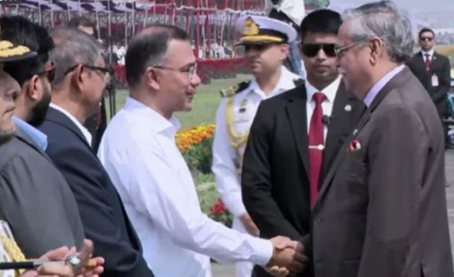 স্বাধীনতা দিবসের বর্ণাঢ্য কুচকাওয়াজে উপস্থিত রাষ্ট্রপতি ও প্রধানমন্ত্রী