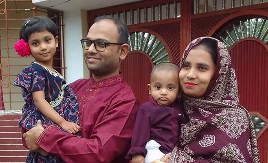 কানে লাল ফুল গোঁজা মেয়েটি বেঁচে আছে, হারিয়েছে মা-ভাইকে