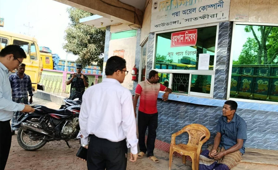 সাতক্ষীরার ঝাউডাঙ্গা ও কলারোয়ার হোসেন৷ ফিলিং স্টেশনের মালিককে ১২ হাজার টাকা জরিমানা