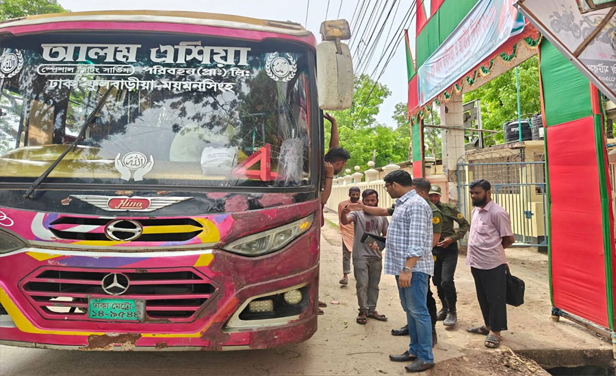 ফুলবাড়ীয়ায় অতিরিক্ত ভাড়া আদায়ে মোবাইল কোর্ট, জরিমানা