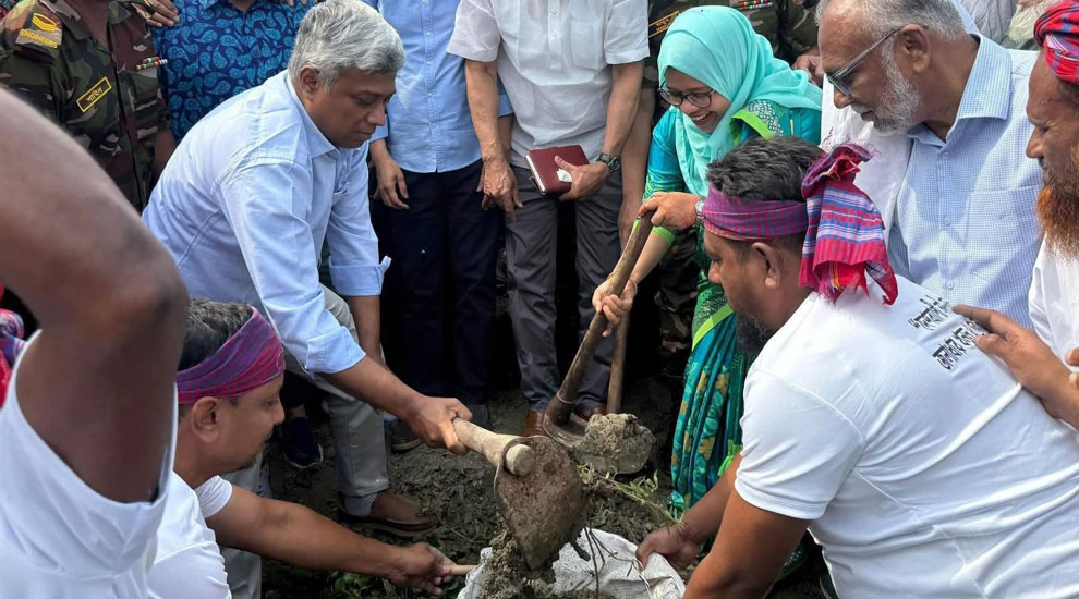 যশোর কেশবপুরে বুরুলি খাল খনন কাজের উদ্বোধন করলেন প্রতিমন্ত্রী অমিত