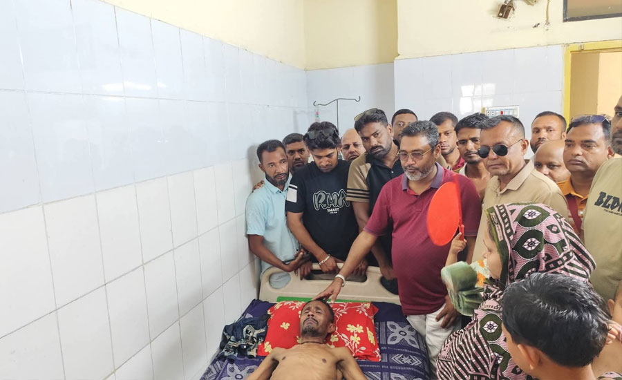 সন্তান বিক্রি করে চিকিৎসা করতে চাওয়া সেই আত্তাপকে নগদ ৫০ হাজার টাকা দিয়ে সহায়তা বিএনপি নেতা এনামুলের