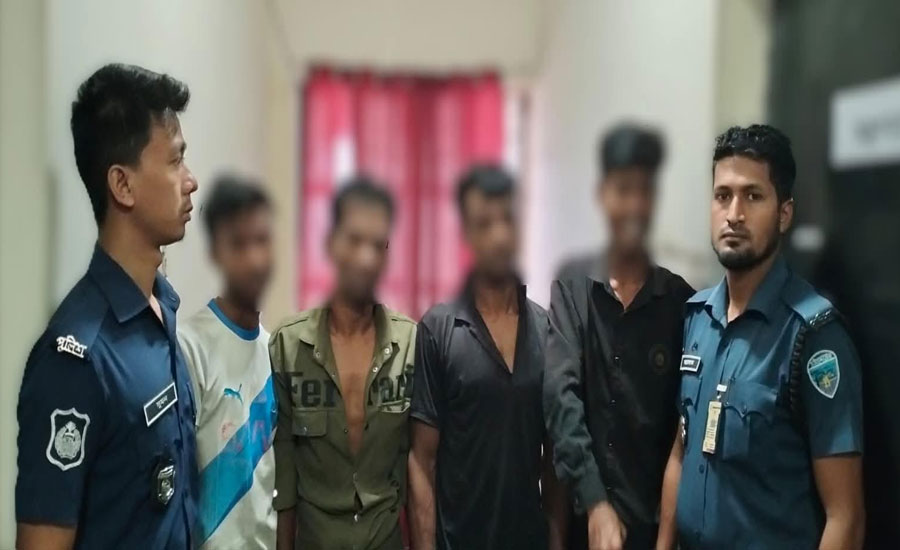 রাঙ্গামাটিতে মাদকবিরোধী বিশেষ অভিযান: ৪ কারবারি ও সেবী গ্রেফতার