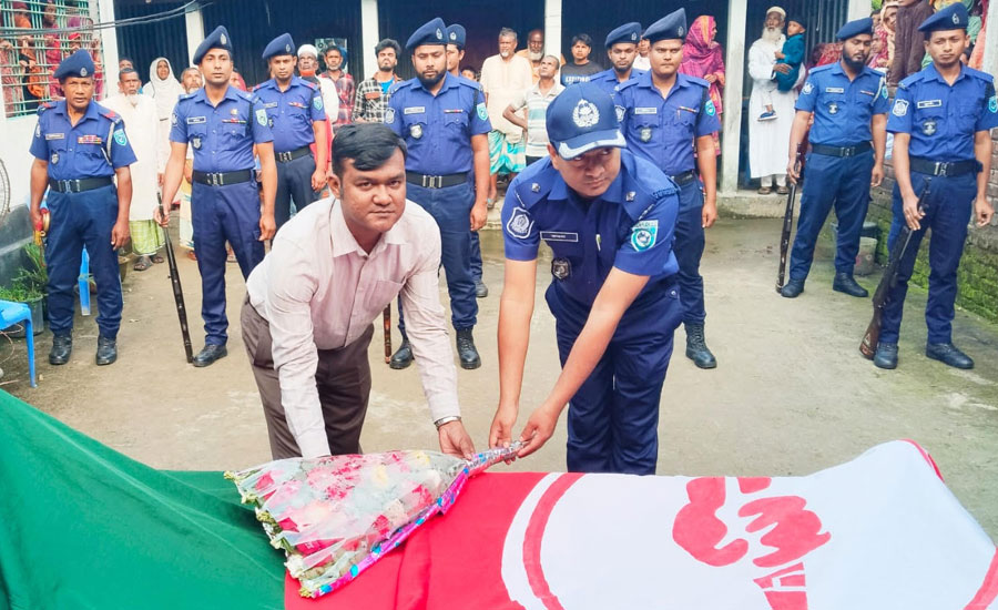 কুড়িগ্রামে বীর মুক্তিযোদ্ধা আব্দুল আজিজ সরকারকে রাষ্ট্রীয় মর্যাদায় দাফন 