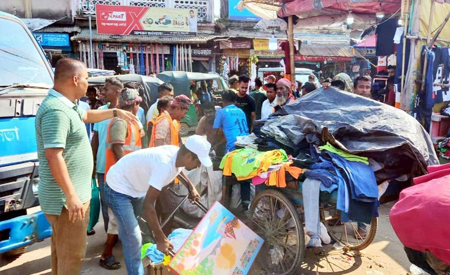 ঢাকার ফুটপাত দখলমুক্ত করতে আজ থেকে ডিএমপির অভিযান