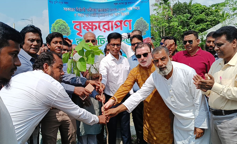 পিরোজপুরে বৃক্ষরোপণ কর্মসূচির উদ্বোধন, সড়কের ধারে ১০ হাজার গাছ লাগানোর পরিকল্পনা