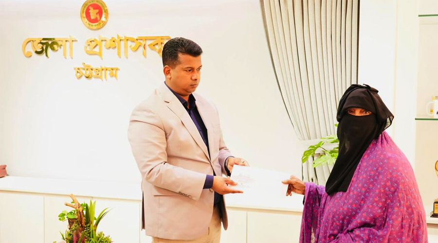 চট্টগ্রামের  ডিসি জাহিদের সহায়তায় বিয়ের পিঁড়িতে ৪ কন্যা