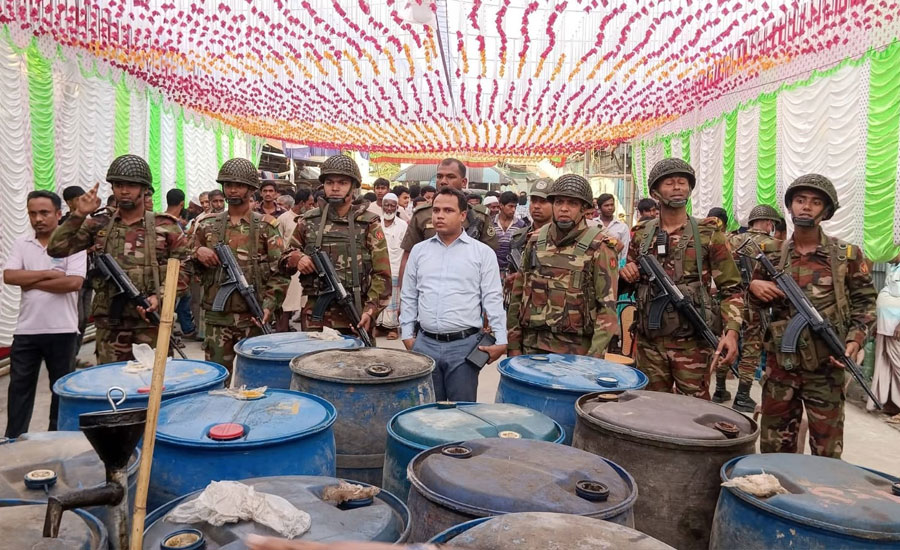 নেছারাবাদে অবৈধ জ্বালানি মজুদ: ৪ হাজার লিটার ডিজেল জব্দ, ব্যবসায়ীকে জরিমা
