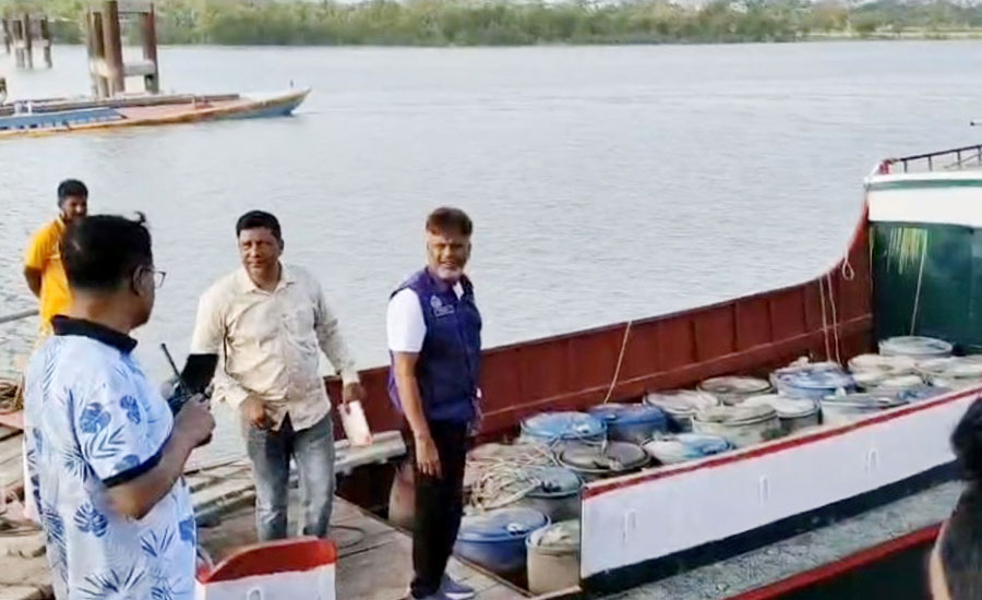 কলাপাড়ায় ৬ হাজার ২০০ লিটার ডিজেল ও পেট্রোল জব্দ