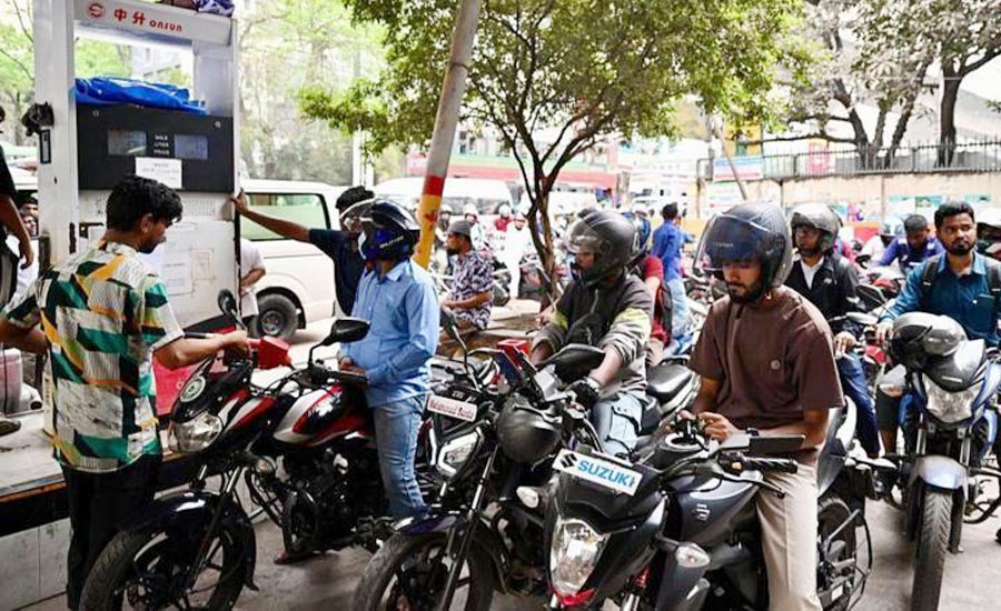 খুন, মারামারি, বাঁশঝাড় গোয়ালঘরে মজুত তেল নিয়ে যত তেলেসমাতি বাংলাদেশে