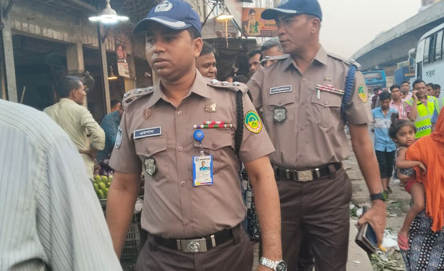গাজীপুরে পুলিশের বিশেষ উচ্ছেদ অভিযান: মহাসড়ক দখলমুক্ত করার উদ্যোগ