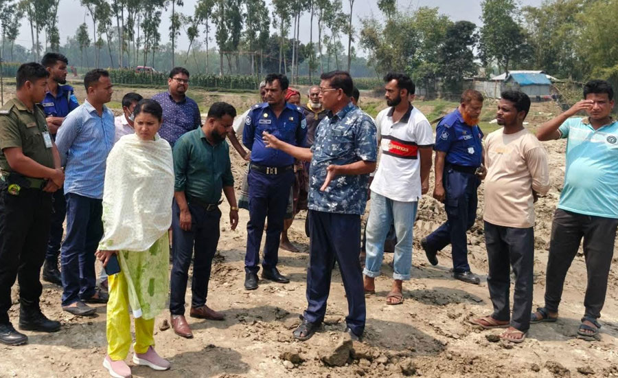 অবৈধভাবে কৃষিজমির মাটি কাটায় ভ্রাম্যমাণ আদালতের অভিযানে ১ লাখ টাকা জরিমানা