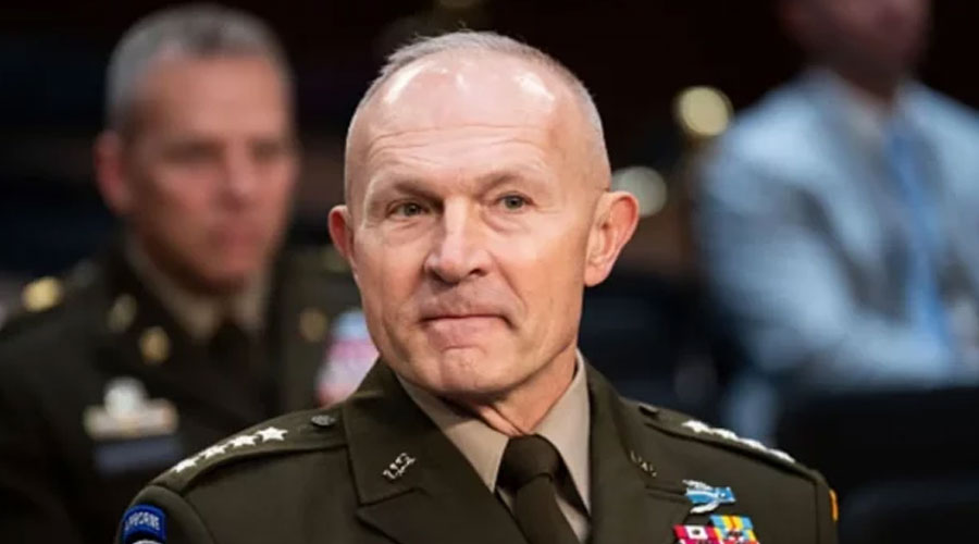 ইরান যুদ্ধের মধ্যেই সেনাপ্রধানকে দায়িত্ব থেকে সরিয়ে দিলেন হেগসেথ