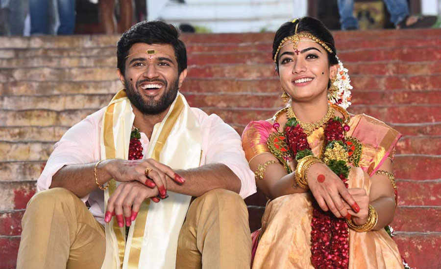 বিজয়-রাশমিকার যে পোস্টে নেটিজেনদের মাঝে তোলপাড়