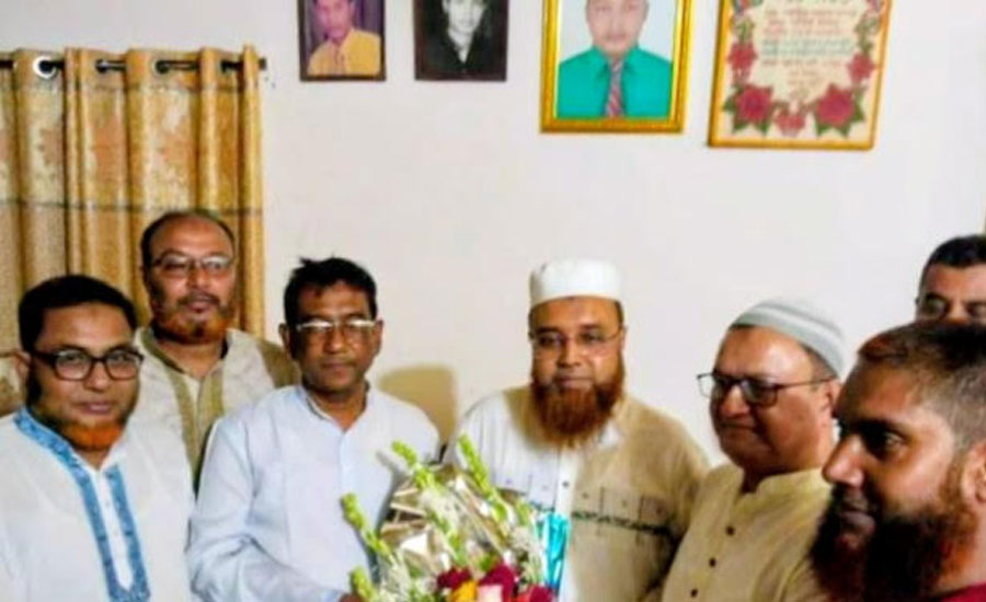 দাওয়াতে গিয়েও ফুলেল শুভেচ্ছায় সিক্ত হলেন  জেলা প্রশাসক সোহেল হোসাইন কায়কোবাদ