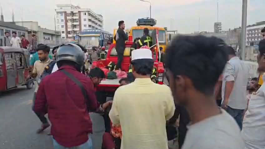 গাজীপুরে ট্রাকের পেছনে বাসের ধাক্কা: নিহত -৩, আহত অন্তত ১৫