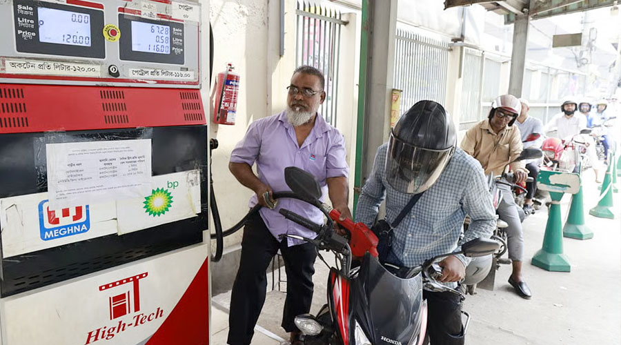 মে মাসে জ্বালানি তেলের দাম বাড়ানোর ভাবনা সরকারের
