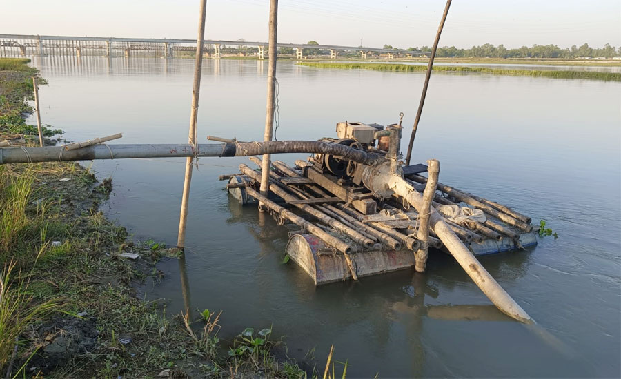 দুধকুমার নদে অবৈধ বালু উত্তোলন ঝুঁকিতে নির্মাণাধীন সোনাহাট সেতু ও তীর রক্ষা বাঁধ