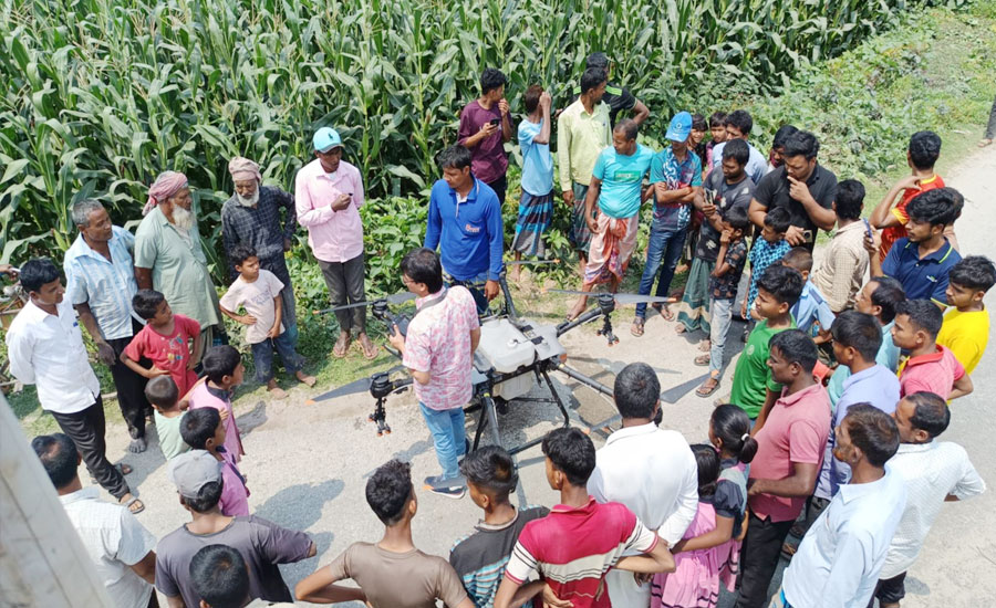 রাণীশংকৈলে আধুনিক কৃষিতে ড্রোন প্রযুক্তির ব্যবহার প্রদর্শন