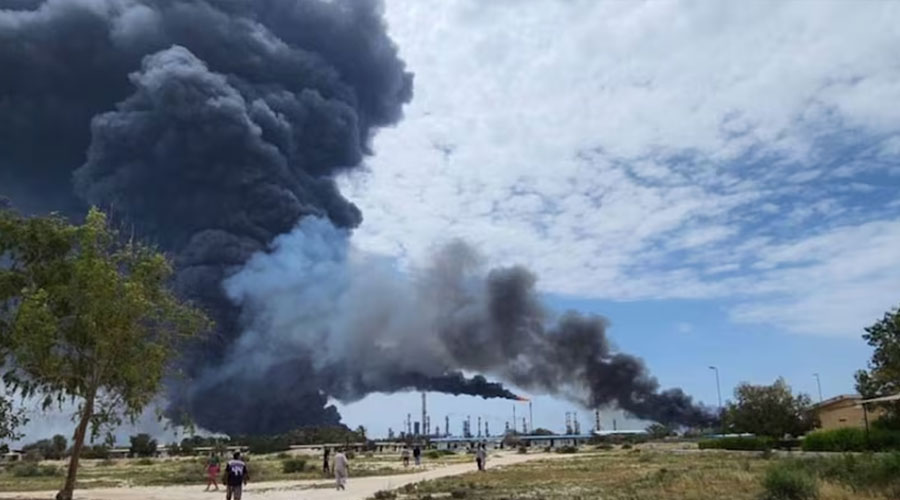 ‘যুদ্ধবিরতি লঙ্ঘন’ করে তেল শোধনাগারে হামলা, পাল্টা ক্ষেপণাস্ত্র নিক্ষেপ ইরানের