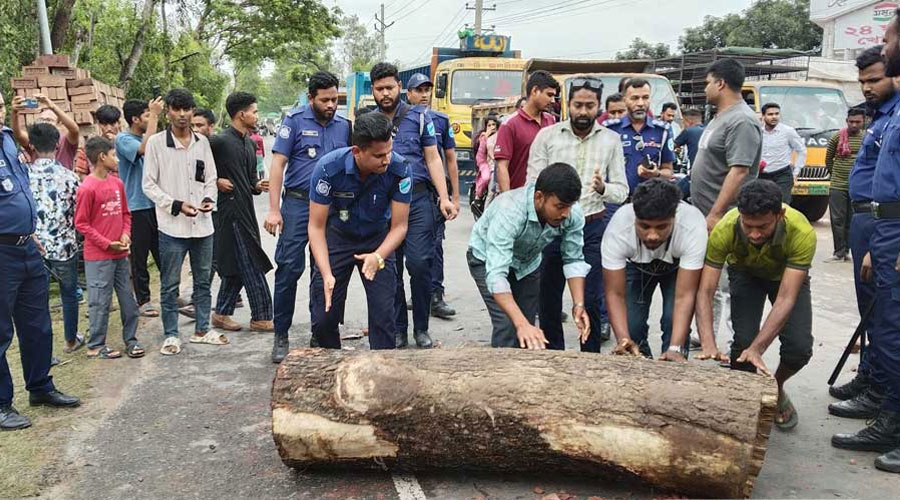 জ্বালানি তেল না পেয়ে ঘণ্টাব্যাপী ঢাকা-খুলনা মহাসড়ক অবরোধ