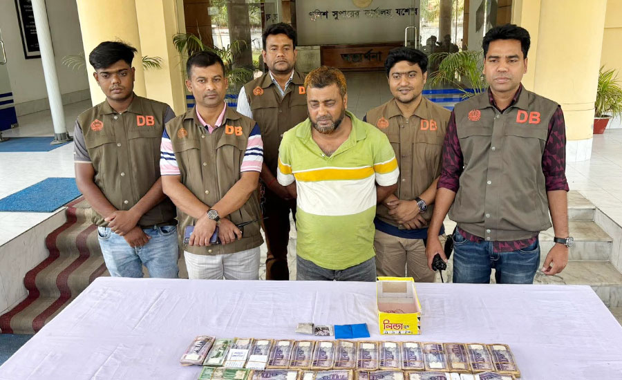 যশোরে ডিবির অভিযান ইয়াবাসহ আটক ব্যবসায়ী উদ্ধার সাড়ে ১৯ লাখ টাকা