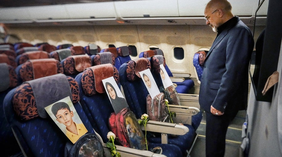 মিনাব স্কুলে হামলায় নিহতদের ছবি, রক্তাক্ত স্কুলব্যাগ নিয়ে পাকিস্তানে ইরানি প্রতিনিধিদল