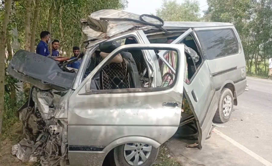 দিনাজপুরে ট্রাক-মাইক্রোবাস সংঘর্ষে নিহত চালক, আহত অন্তত ১০