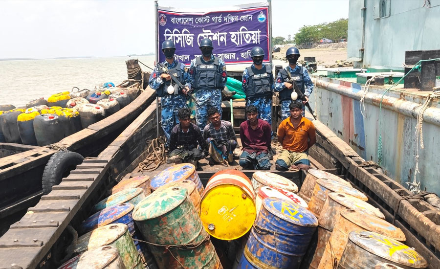 হাতিয়ায় ৬৮১৫ লিটার অবৈধ জ্বালানি তেলসহ আটক ৪ 