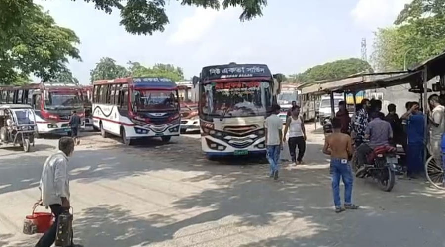 এমপির নাম ভাঙিয়ে চাঁদা দাবি: কুমিল্লা-হোমনা সড়কে ৩ ঘণ্টা বাস চলাচল বন্ধ, চরম ভোগান্তি