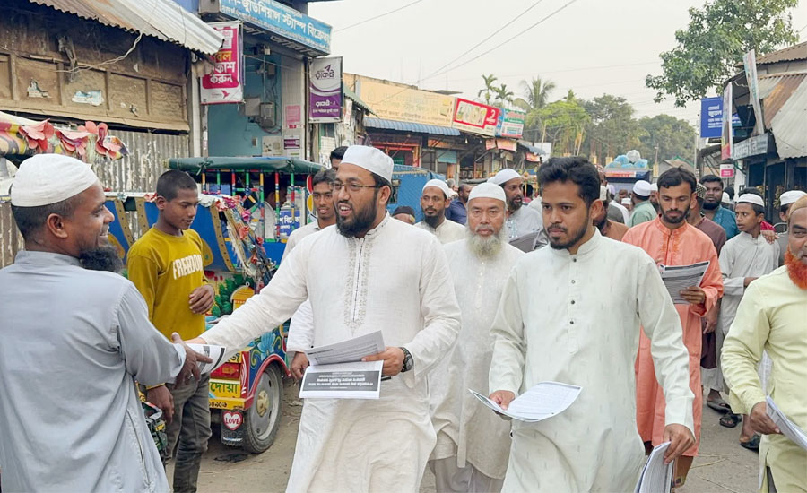 শেরপুরের নালিতাবাড়ীতে গণভোটের রায় বাস্তবায়নের দাবিতে জামায়াতের লিফলেট বিতরণ